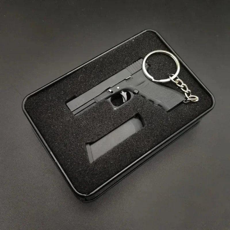 Photography Magazine - New Pistol Mold 1:3 Alloy Empire